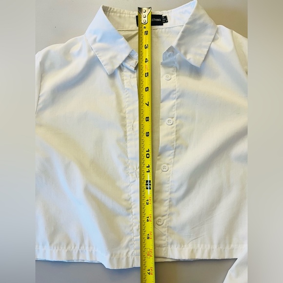PrettyLittleThing Women's White Cropped Button Down Shirt. Size 2 - Picture 6 of 10
